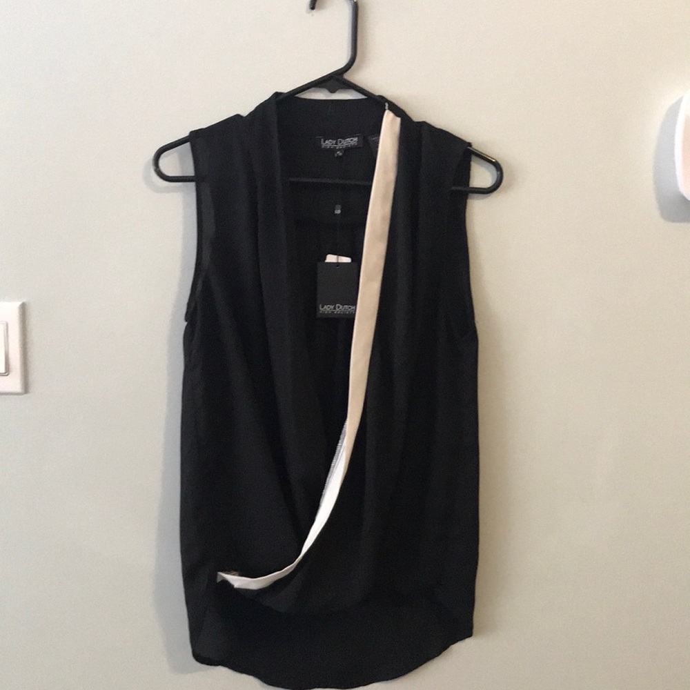 NWT Sleeveless blouse